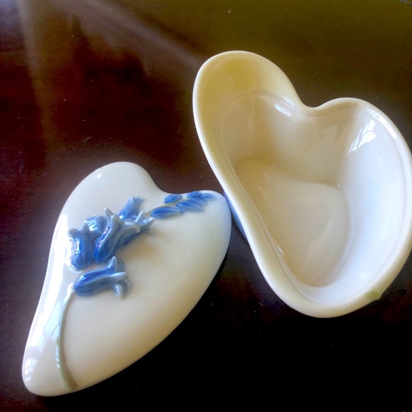 Rare “Franz” Porcelain Covered Dish -  Bluebells Design - Picture 3 of 8